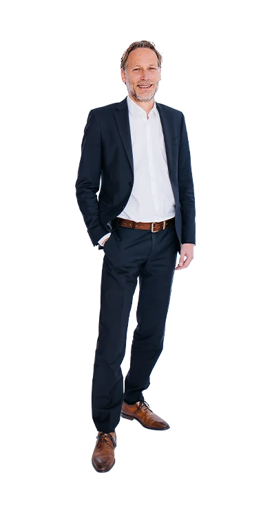 Dr. Thomas Winder im Business Outfit