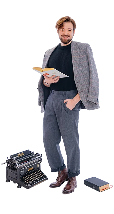 Philipp Zelenka, BSc MSc steht elegant mit Buch in der Hand, neben sich eine alt